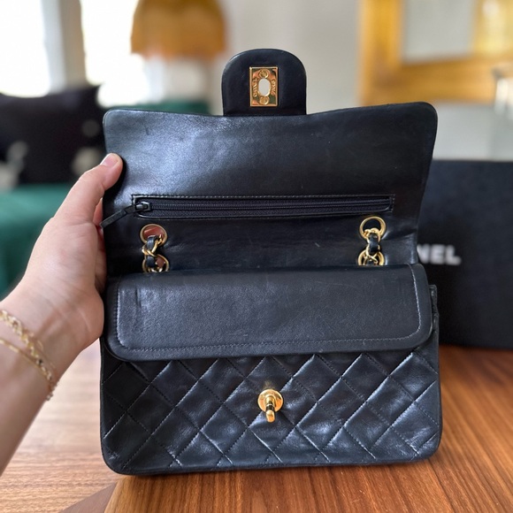 Chanel Classic Vintage Black Matelasse Medium Double Flap Bag - Picture 8 of 12